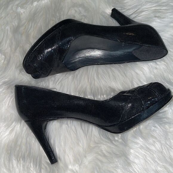 Stuart Weitzman Black Leather Shiny Peep Toe pumps - Picture 4 of 9